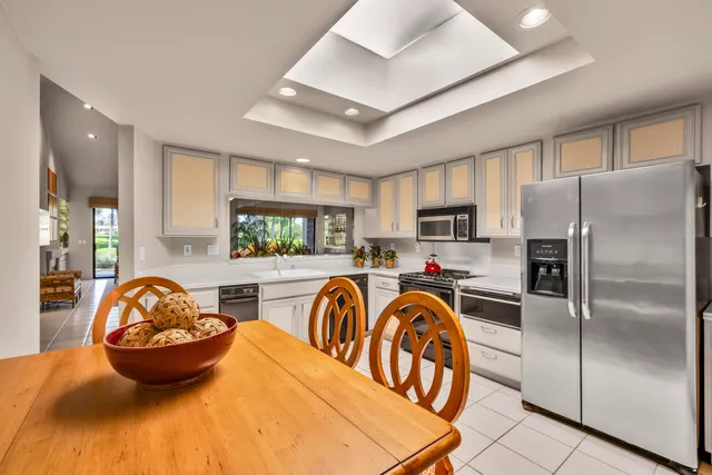 a view of a livingroom with furniture