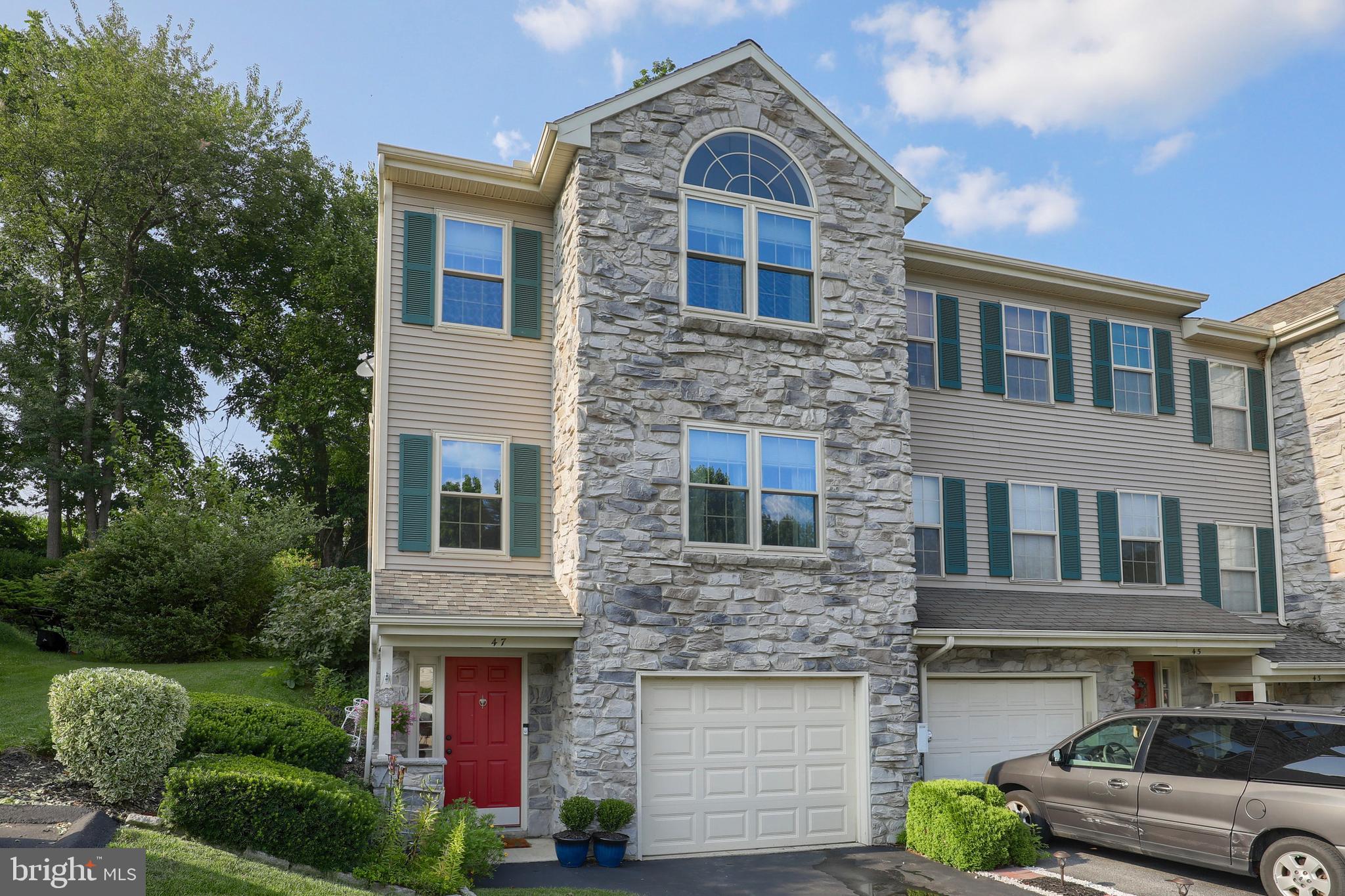 47 Tupelo Street Lititz, PA 17543 - Photo 2 of 33