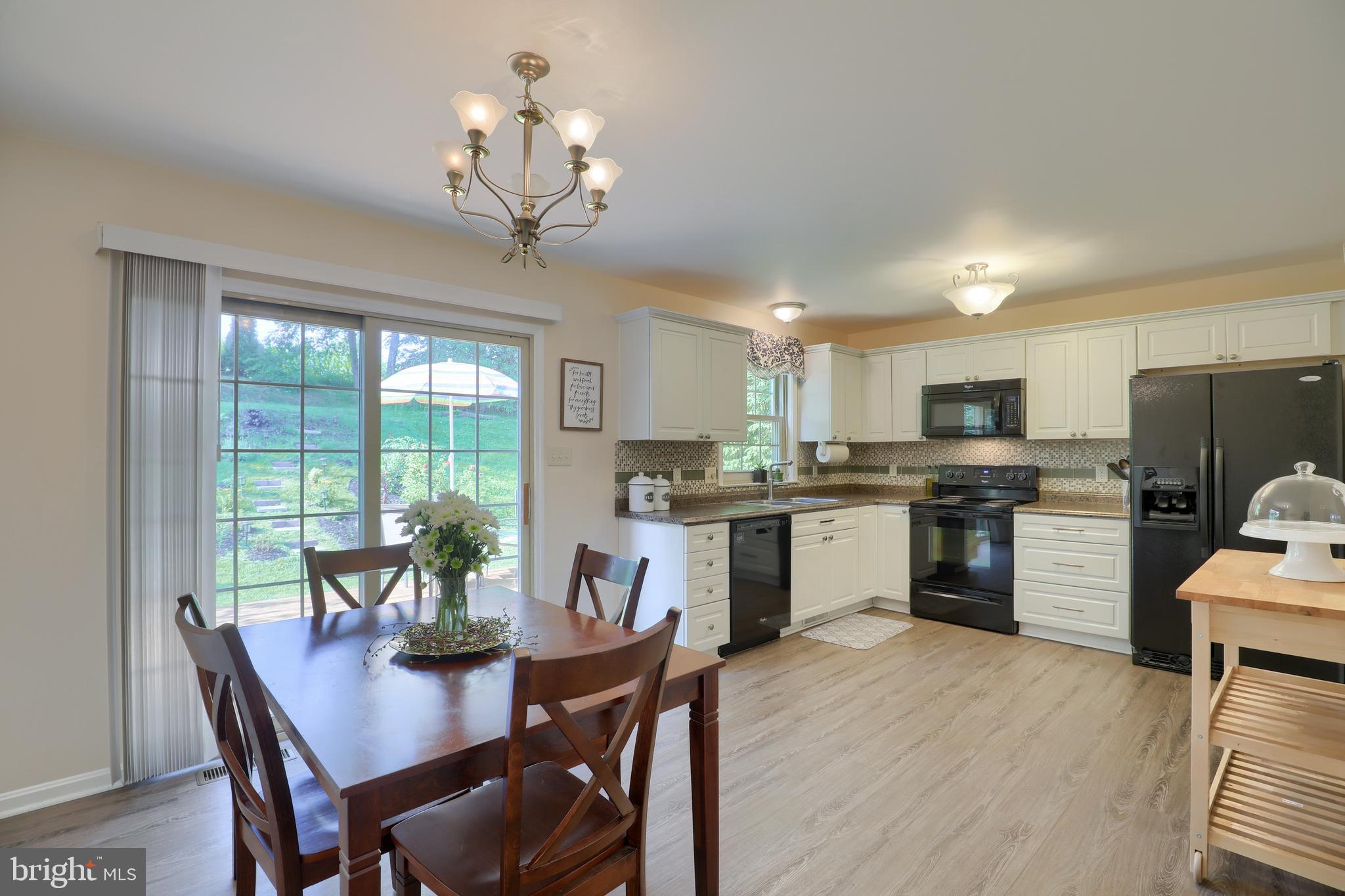 47 Tupelo Street Lititz, PA 17543 - Photo 9 of 33