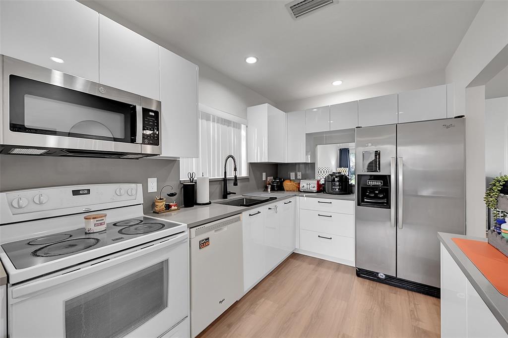 2351 Northwest 37th Avenue Pompano Beach, FL 33066 - Photo 17 of 19