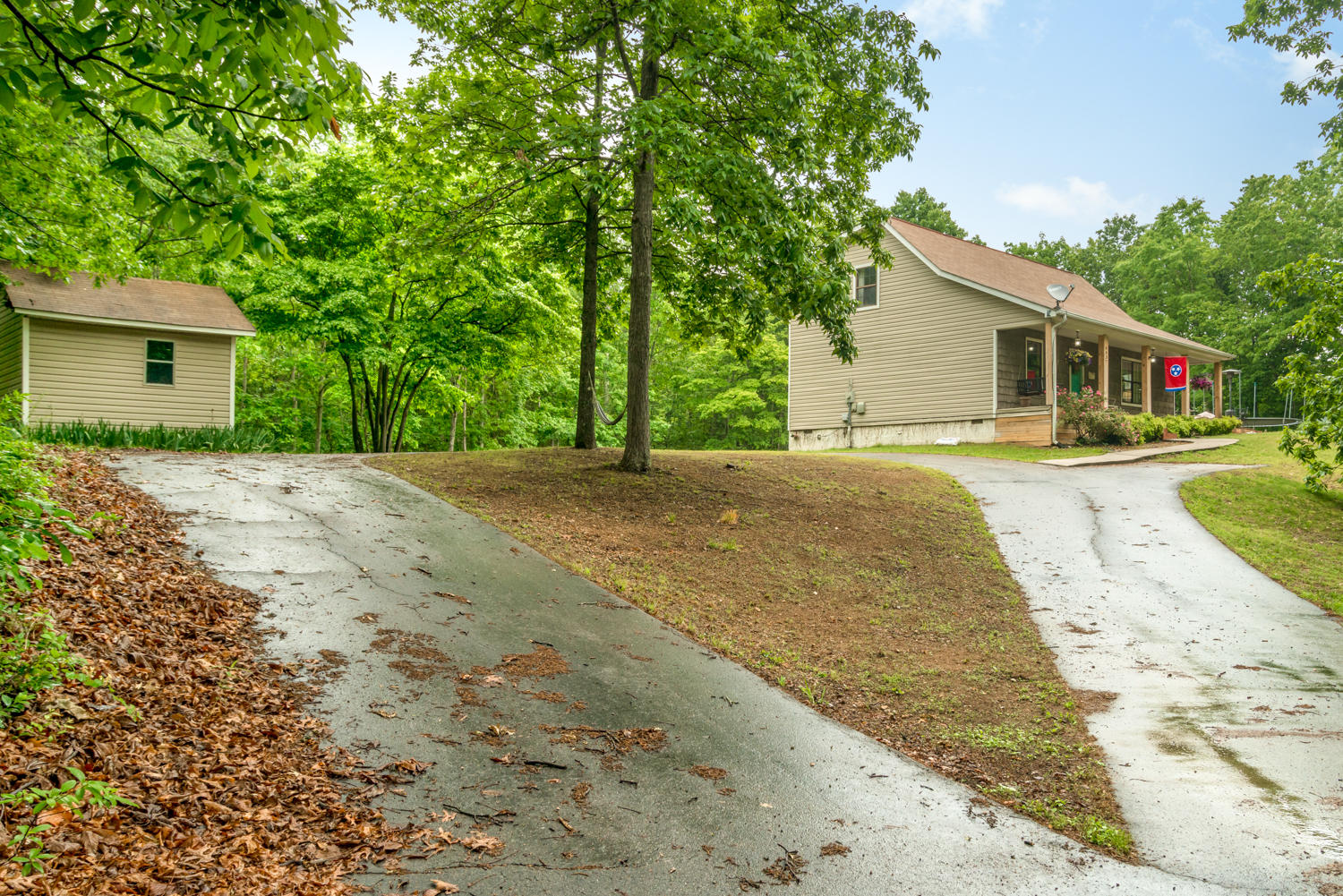 6437 Cooley Road Harrison, TN 37341 - Photo 18 of 26 Driveway