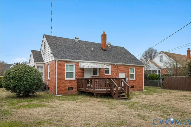 a view of a house with a yard and roof