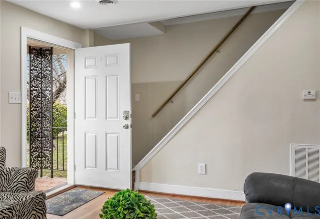a view of livingroom with furniture and entryway