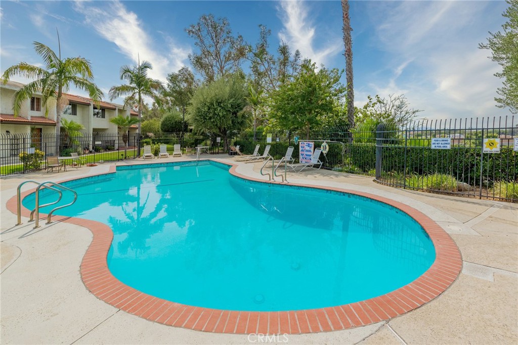 9759 Vía Roma Burbank, CA 91504 - Photo 33 of 45 Gallery Image 33