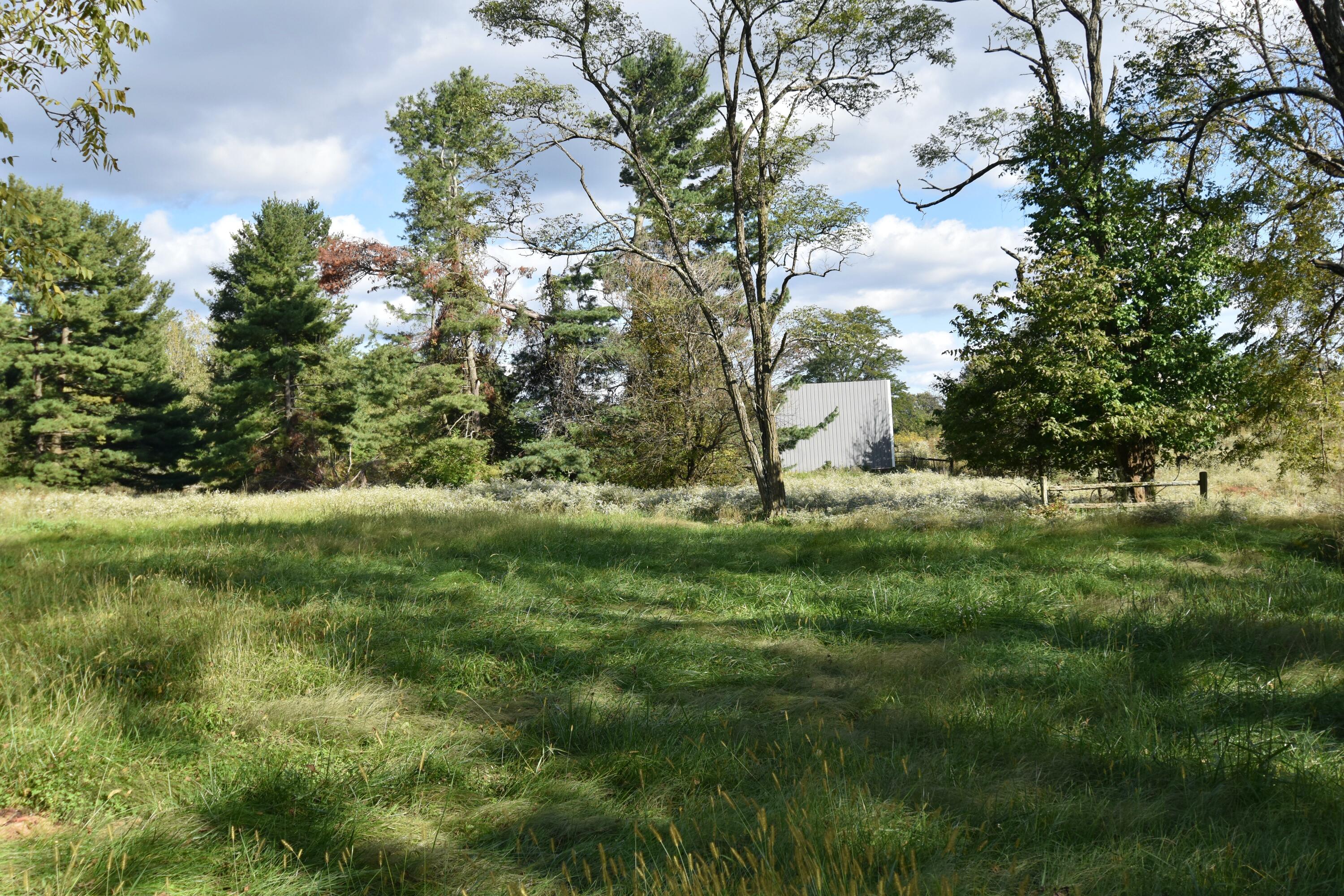 4.8 Acres - Pole Barn in Back