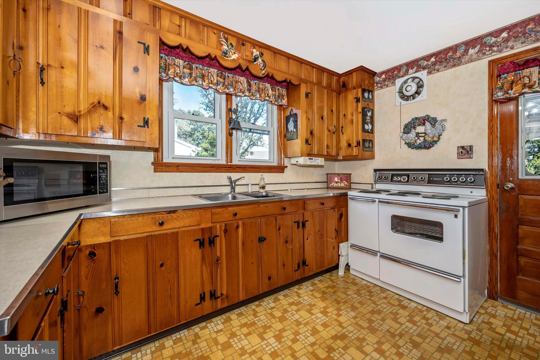 8557 Davis Road Columbia, MD 21045 - Photo 14 of 65 Gallery Image 14