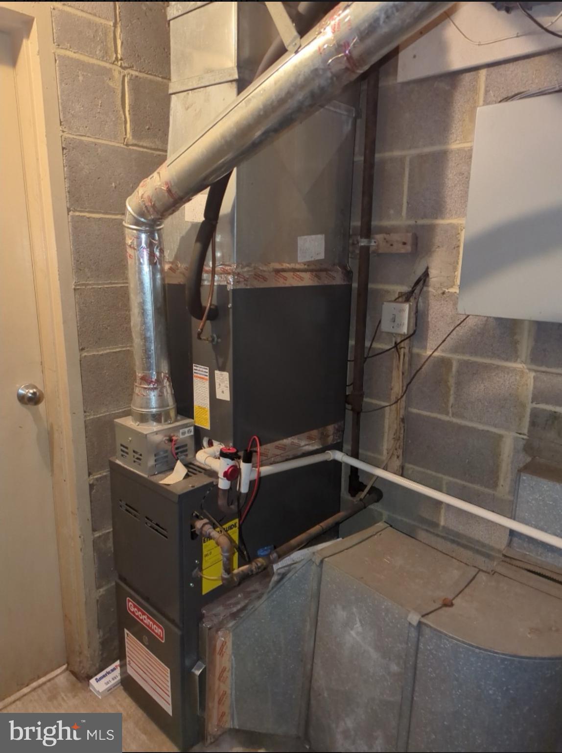 6065 Majors Lane, Unit 1 Columbia, MD 21045 - Photo 25 of 25 a bathroom with a sink and mirror