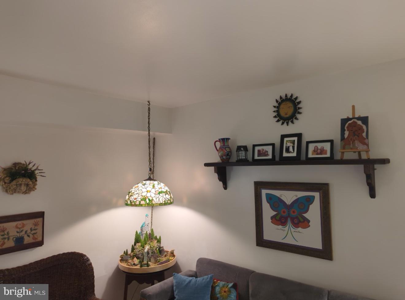 6065 Majors Lane, Unit 1 Columbia, MD 21045 - Photo 7 of 25 a living room with furniture and a table