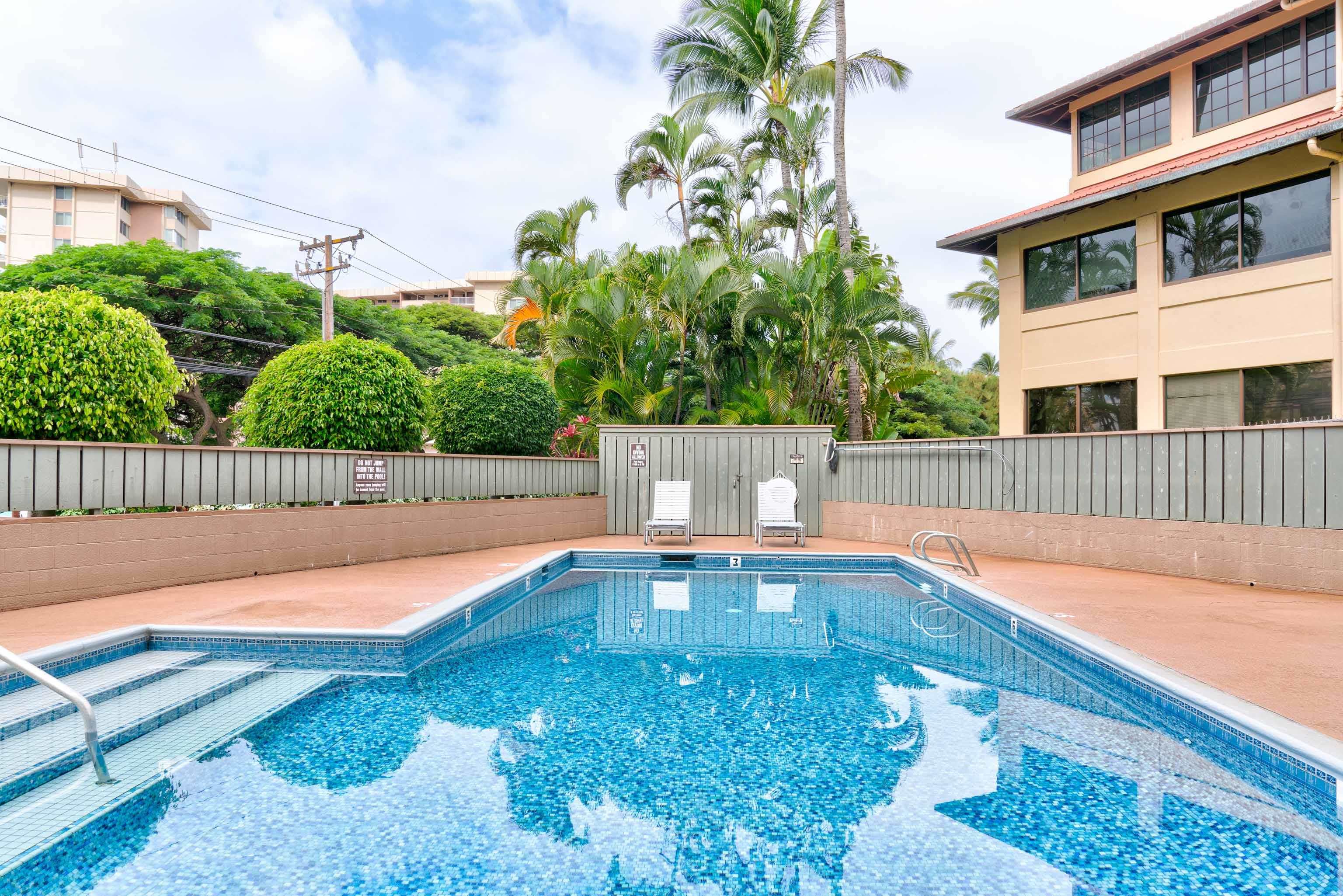 4310 Lower Honoapiilani Road, Unit 418 Lahaina, HI 96761 - Photo 22 of 31 a view of a backyard
