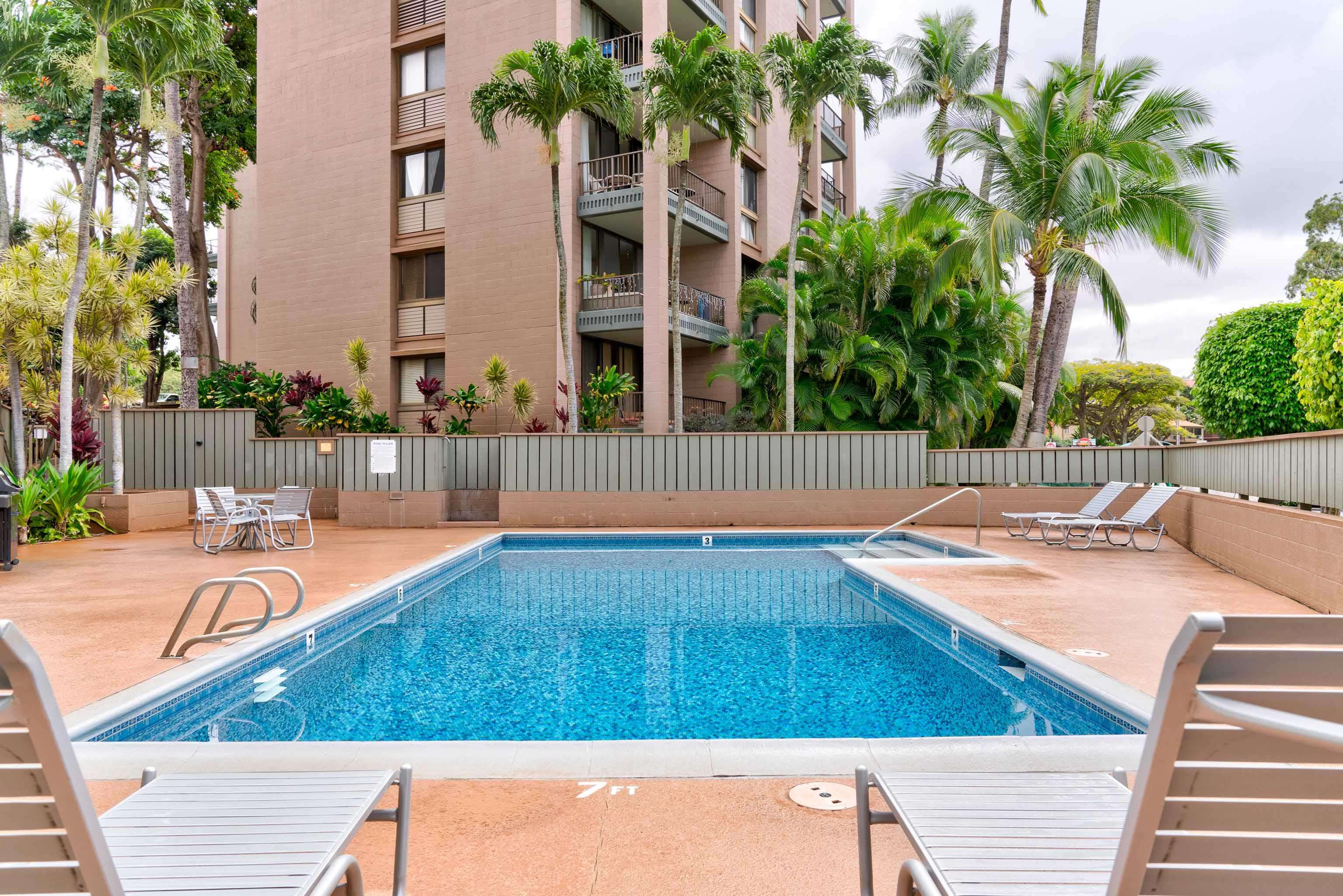 4310 Lower Honoapiilani Road, Unit 418 Lahaina, HI 96761 - Photo 24 of 31 a view of a backyard with plants