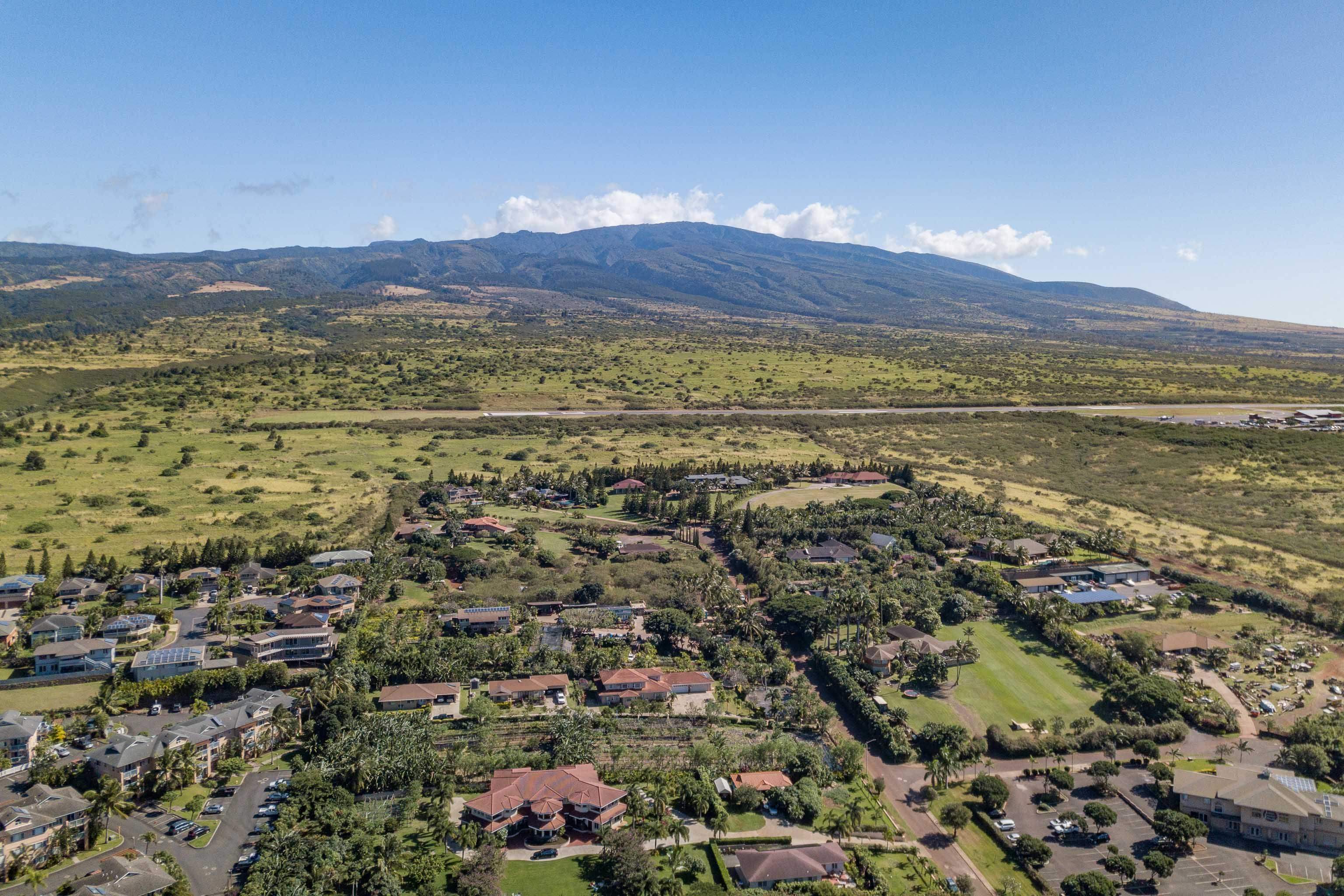 4310 Lower Honoapiilani Road, Unit 418 Lahaina, HI 96761 - Photo 28 of 31 a view of city and mountain