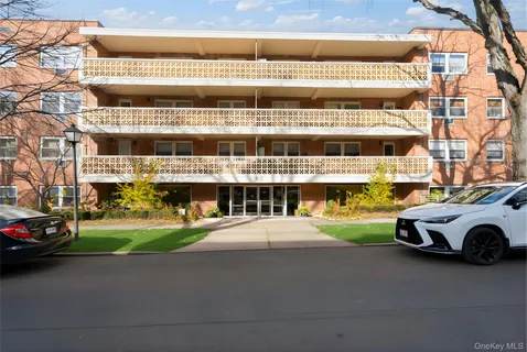 $485,000 | 45 Hill Park Avenue, Unit PR2, Great Neck, NY 11021