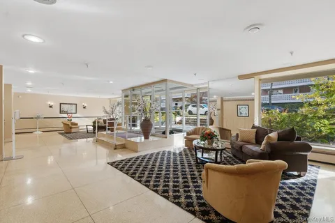 $485,000 | 45 Hill Park Avenue, Unit PR2, Great Neck, NY 11021