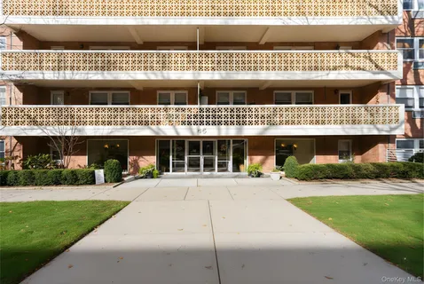 $485,000 | 45 Hill Park Avenue, Unit PR2, Great Neck, NY 11021