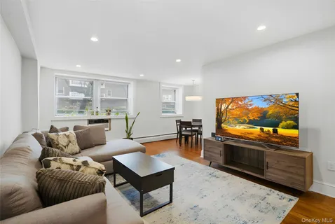 $485,000 | 45 Hill Park Avenue, Unit PR2, Great Neck, NY 11021