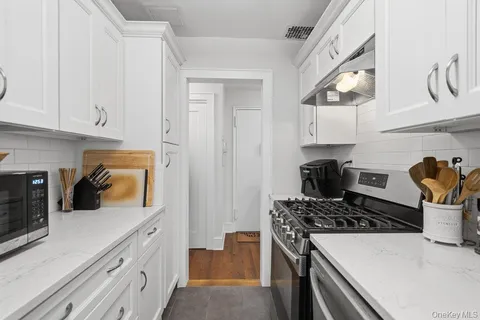 $485,000 | 45 Hill Park Avenue, Unit PR2, Great Neck, NY 11021