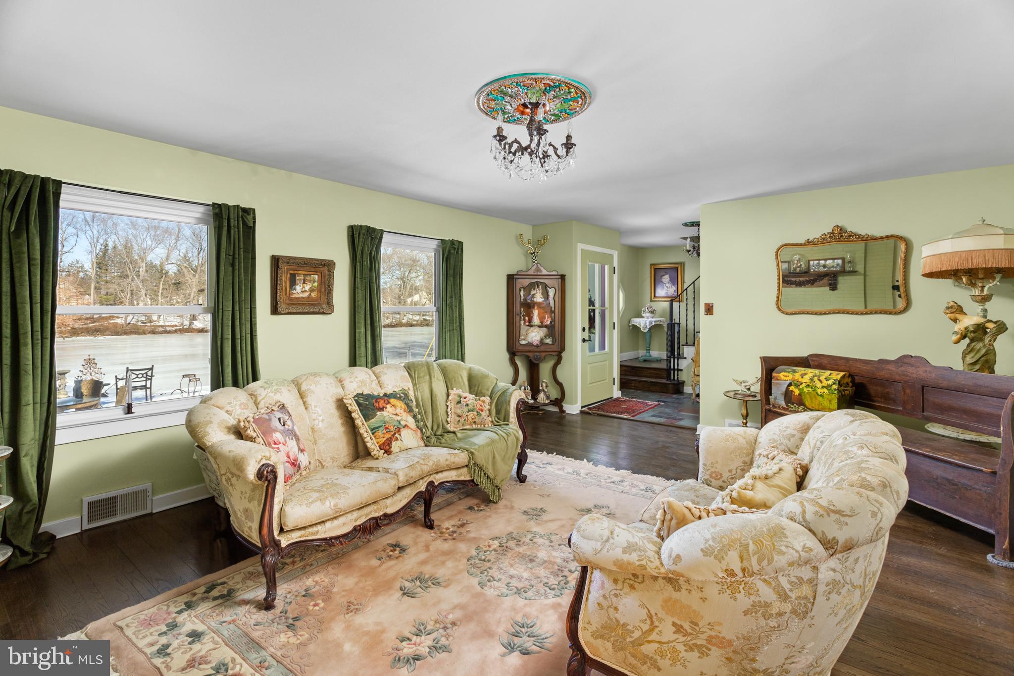2031 Sylvan Park Road Burlington, NJ 08016 - Photo 13 of 45 Living room