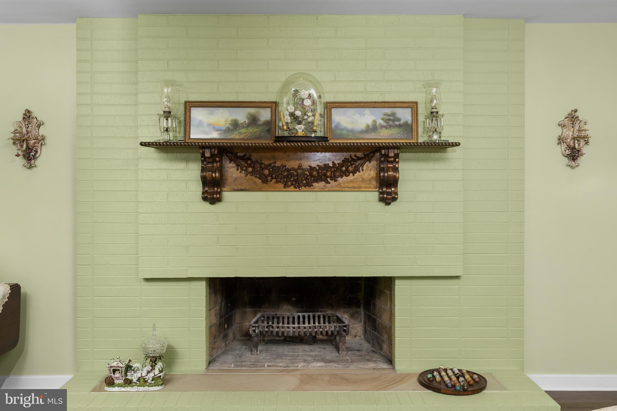 2031 Sylvan Park Road Burlington, NJ 08016 - Photo 14 of 45 Living room