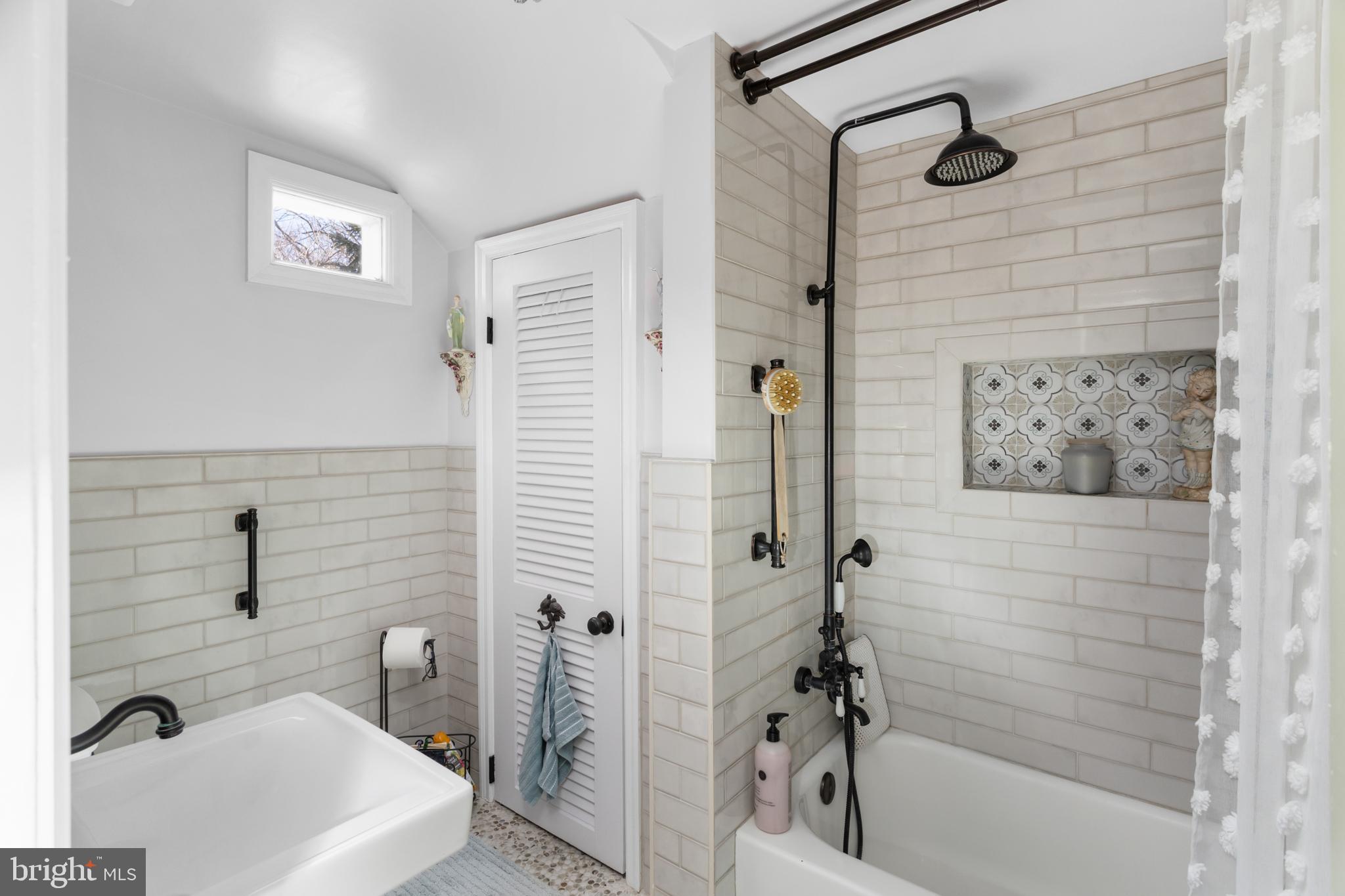 2031 Sylvan Park Road Burlington, NJ 08016 - Photo 31 of 45 Newer full bath