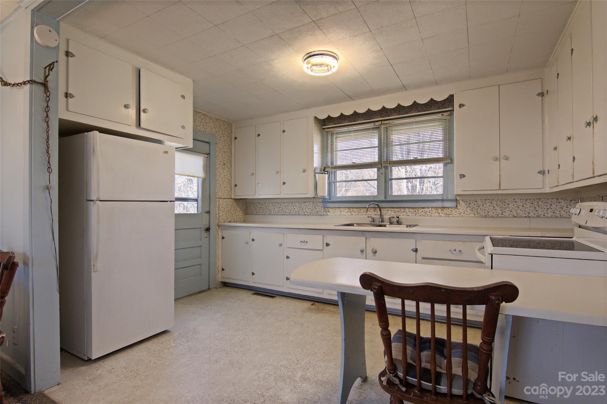 420 Jackson Loop Road Flat Rock, NC 28731 - Photo 7 of 20 Gallery Image 7