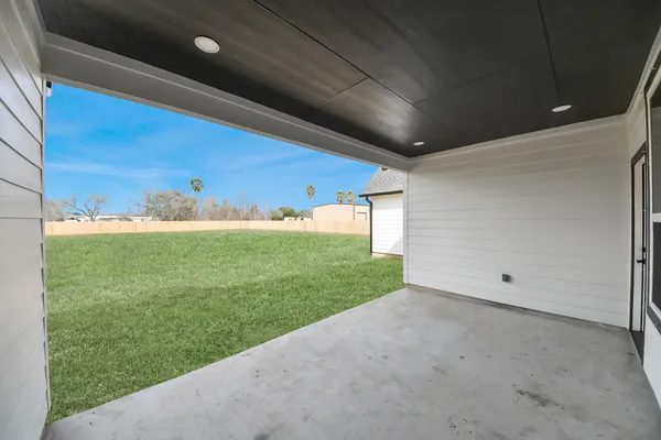 a view of a big room with a big yard
