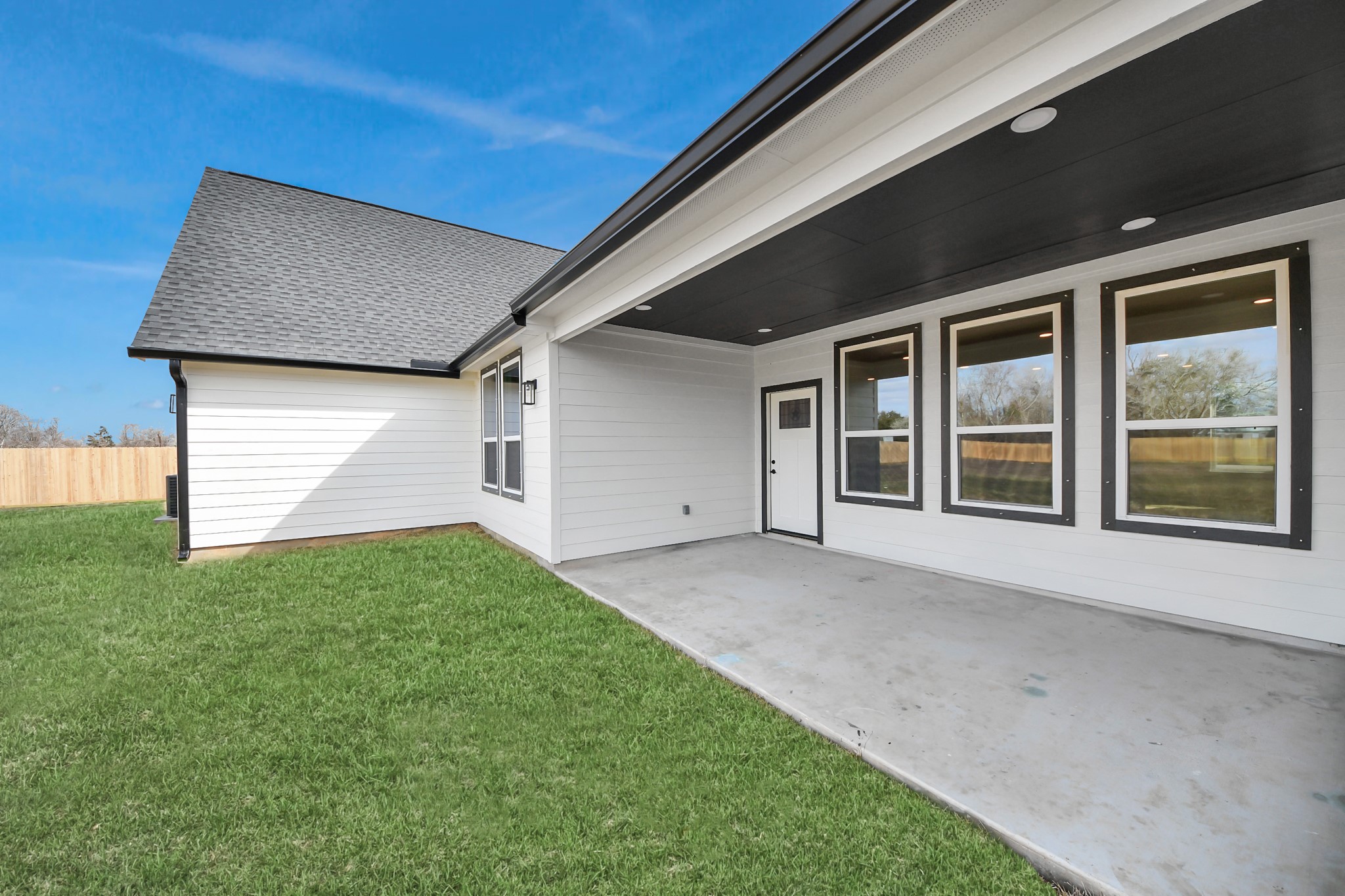 5811 County Road 675B Rosharon, TX 77583 - Photo 37 of 39 a view of house and garden