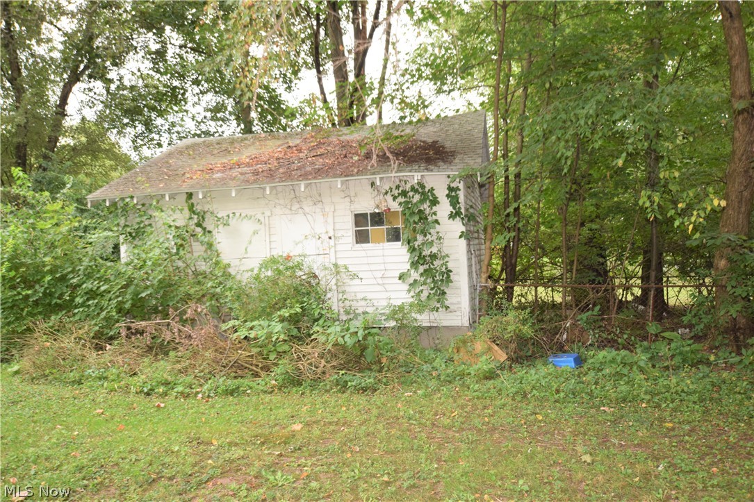2962 Old Home Road Akron, OH 44312 - Photo 8 of 8 2 Car Garage
