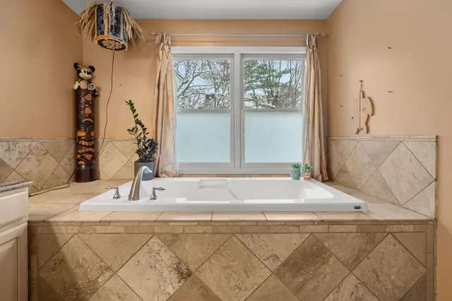 $550,000 | 6086 Taggers Trail, Richland, MI 49083