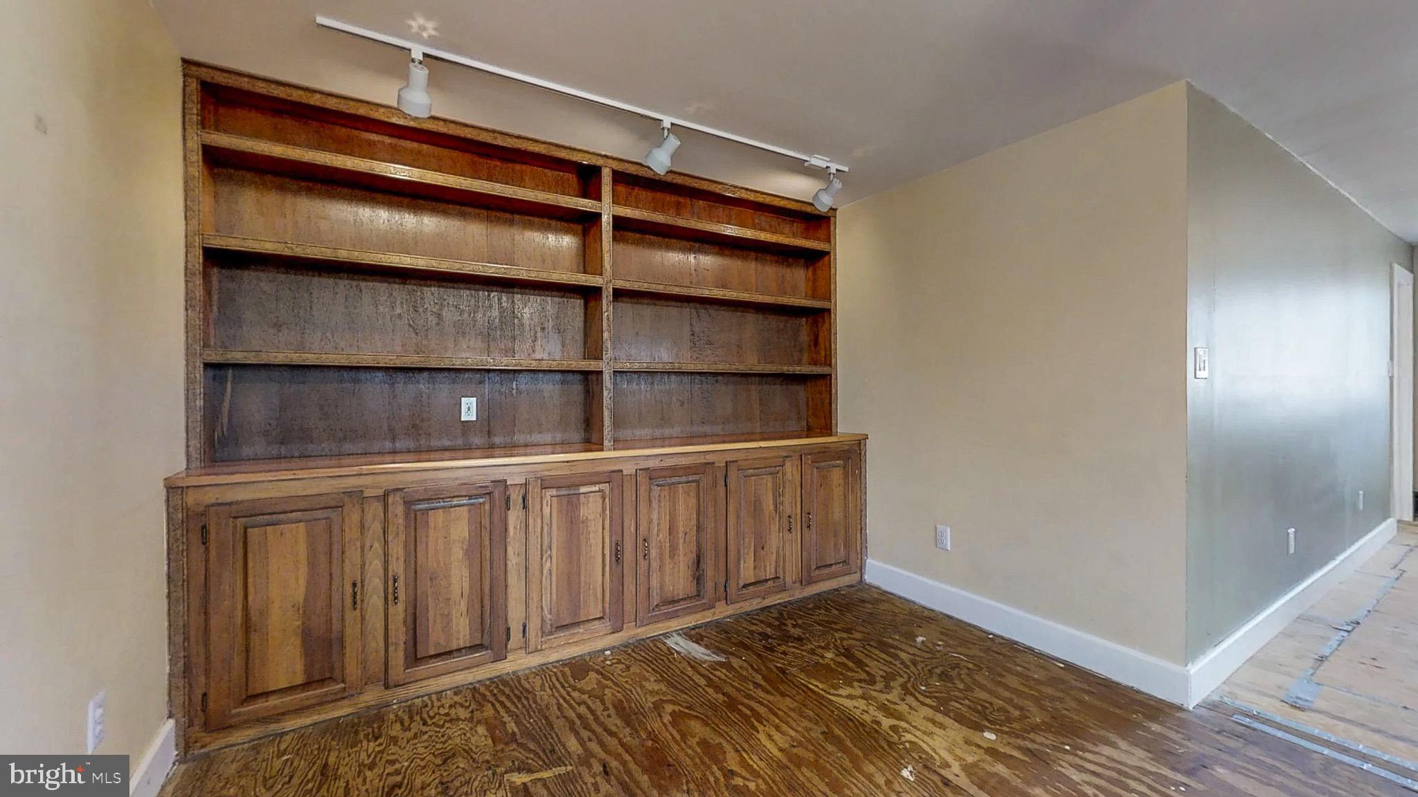 122 Red Lion Road Southampton, NJ 08088 - Photo 7 of 26 Custom Built-Ins