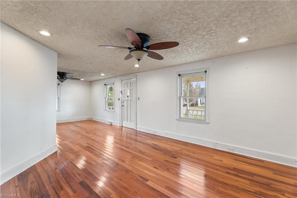 905 West Clemmonsville Road Winston-Salem, NC 27127 - Photo 4 of 31