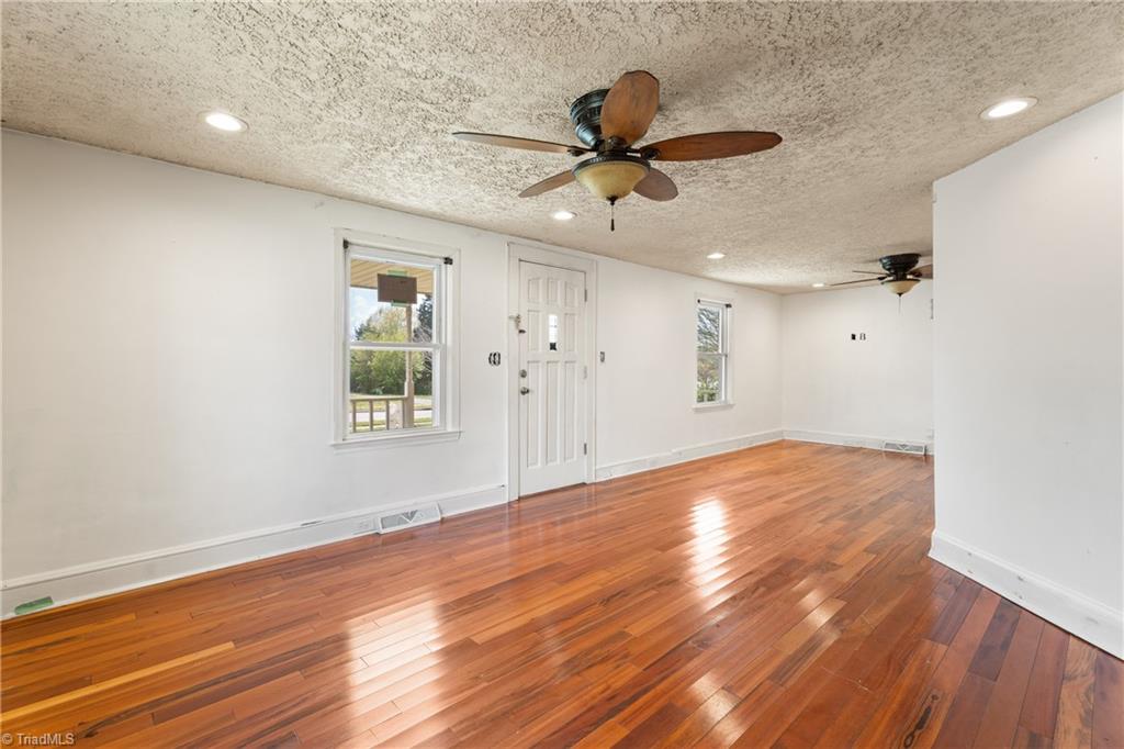905 West Clemmonsville Road Winston-Salem, NC 27127 - Photo 5 of 31