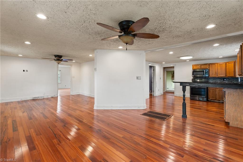 905 West Clemmonsville Road Winston-Salem, NC 27127 - Photo 6 of 31