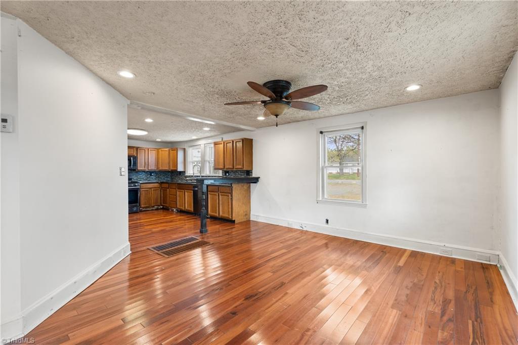 905 West Clemmonsville Road Winston-Salem, NC 27127 - Photo 8 of 31