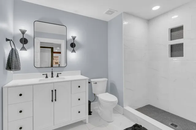 a view of an empty room with a closet and a window