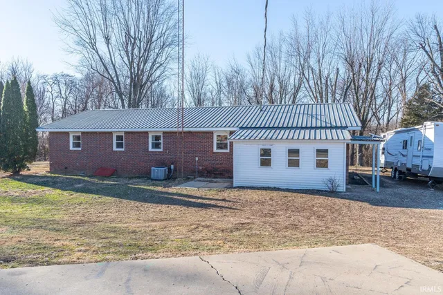 $258,000 | 14500 North County Road 675 East, Elnora, IN 47529