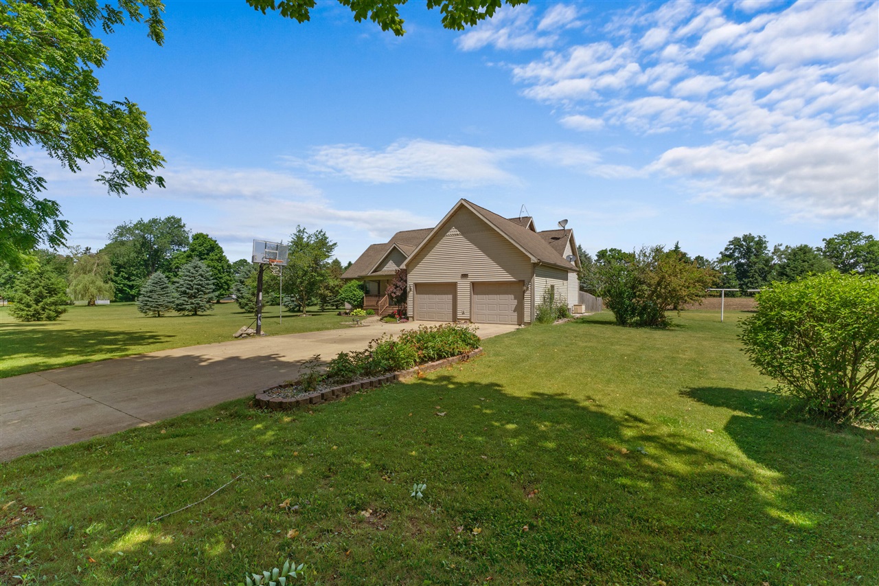 1016 Lukesport Road Quincy, MI 49082 - Photo 7 of 54