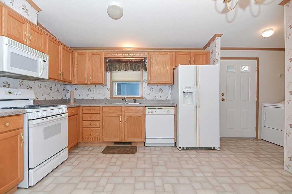 268 Palmer Road, Unit 26 Monson, MA 01057 - Photo 5 of 42