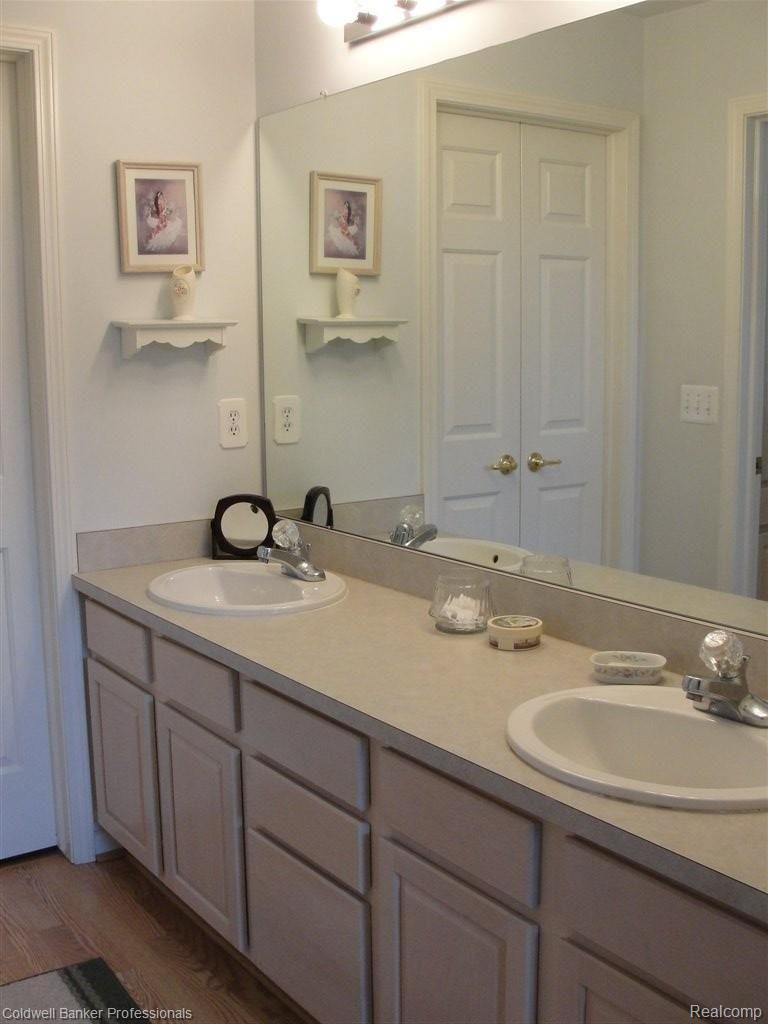 200 Cherry Grove Road Canton, MI 48188 - Photo 8 of 20 Master Bath