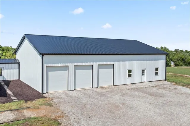 $965,000 | 2740 Florida Road, Pomona, KS 66076