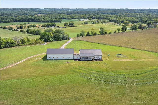 $950,000 | 2740 Florida Road, Pomona, KS 66076