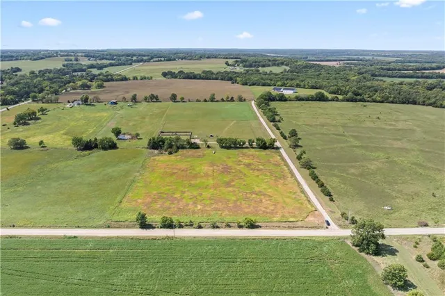 $860,000 | 2740 Florida Road, Pomona, KS 66076