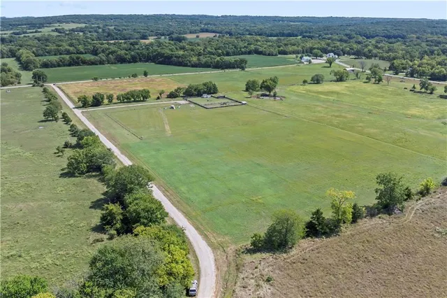 $950,000 | 2740 Florida Road, Pomona, KS 66076