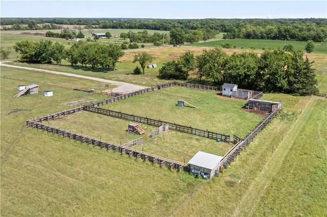 $950,000 | 2740 Florida Road, Pomona, KS 66076