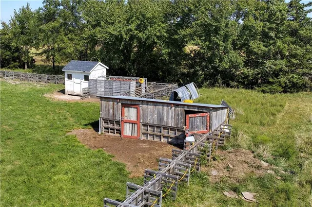 $950,000 | 2740 Florida Road, Pomona, KS 66076