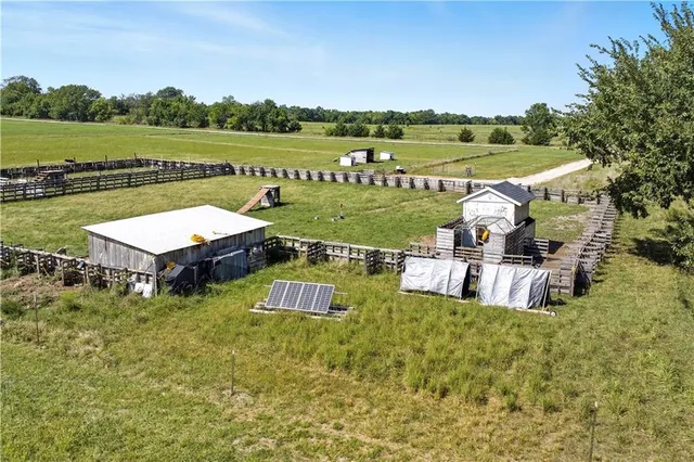 $950,000 | 2740 Florida Road, Pomona, KS 66076