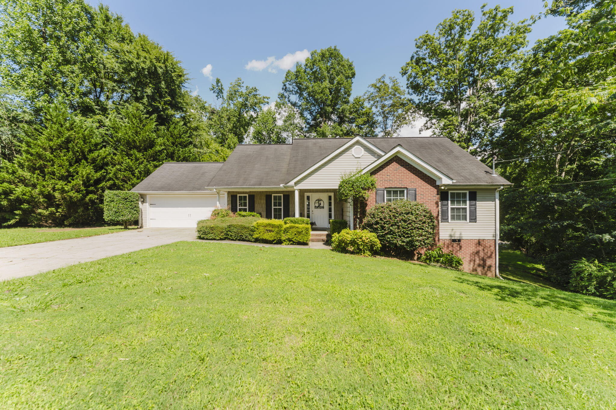 166 Valley Point Drive Southeast Dalton, GA 30721 - Photo 5 of 51 51-web-or-mls-DSC07514-HDR