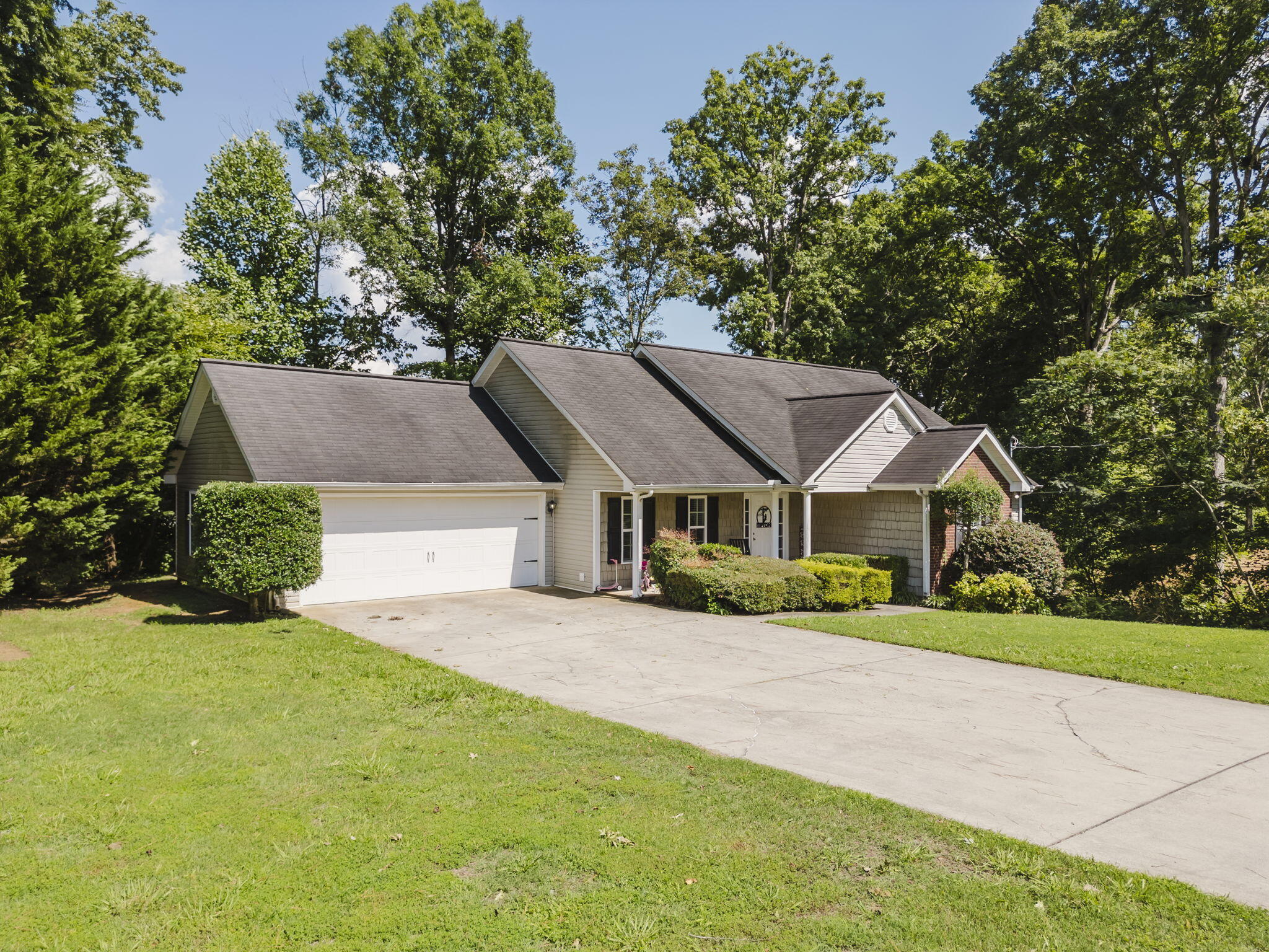 166 Valley Point Drive Southeast Dalton, GA 30721 - Photo 8 of 51 1-web-or-mls-DJI_0899-HDR