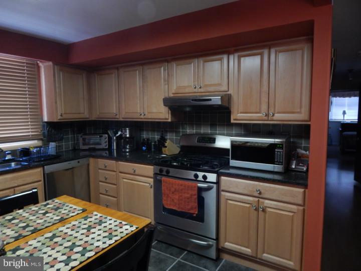 605 Colebrook Road Philadelphia, PA 19115 - Photo 11 of 21 Kitchen