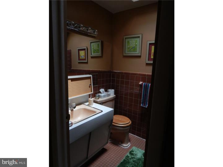 605 Colebrook Road Philadelphia, PA 19115 - Photo 13 of 21 Bathroom