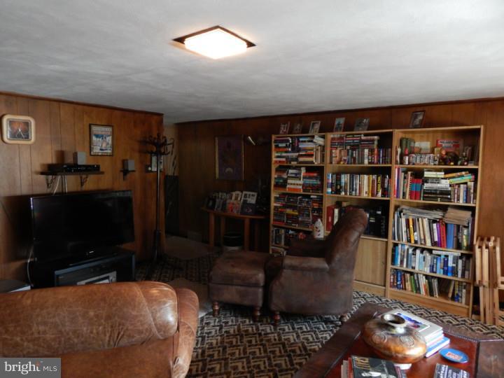 605 Colebrook Road Philadelphia, PA 19115 - Photo 20 of 21 Family Room